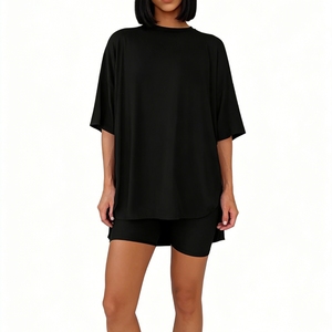 Conjunto de 2 piezas para <span class=keywords><strong>mujer</strong></span>: <span class=keywords><strong>Camiseta</strong></span> <span class=keywords><strong>oversize</strong></span> de manga corta <span class=keywords><strong>con</strong></span> abertura lateral y shorts de ciclista de cintura alta, estilo loungewear Sehe Fashion - Product Image 2