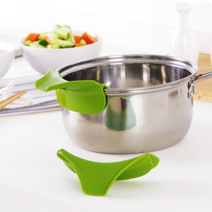 Silicone Pot Pouring Spout Green Liquid Diffuser For Soup Water Transfer Kitchen Tool - Product Image 2