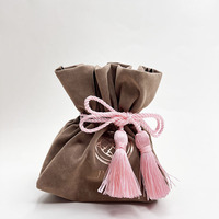 Sac à cordon en velours de luxe de haute qualité, pochette en velours, sac anti-poussière personnalisé avec logo, pochette à bijoux en velours, pochette cadeau avec pompons