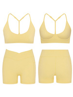 Nouvel ensemble de sport confortable jaune pour le yoga : soutien-gorge de sport et short trois-quarts à taille croisée – Vente flash sensation Bttuer