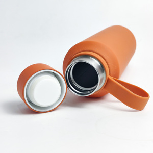 Bouteille d'eau sport isotherme à double paroi en acier inoxydable de haute qualité, 12oz/20oz, avec revêtement en caoutchouc et ouverture étroite - Product Image 2