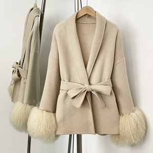 Abrigo de lana corto elegante de nuevo estilo personalizado para invierno, con puños de piel auténtica de cordero mongol, cinturón y doble faz para mujer - Product Image 2