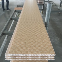 Panel de techo de PVC laminado blanco al mejor precio de fábrica, azulejos de techo para construcción