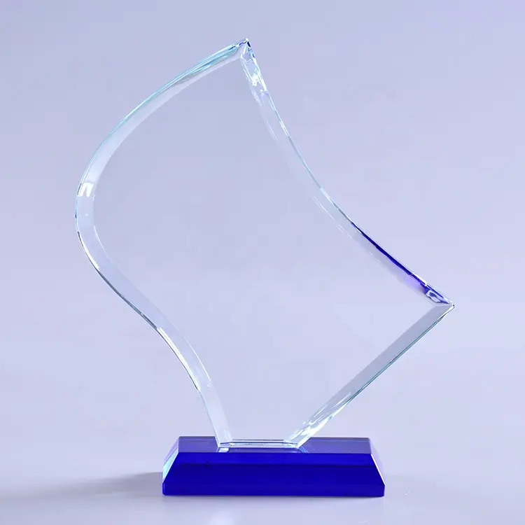 การออกแบบใหม่ที่กำหนดเองตัดเปลวไฟคริสตัลรางวัลถ้วยรางวัลที่มีฐานสีฟ้าสำหรับรางวัลที่ประสบความสำเร็จ