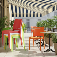 Chaise de salle à manger en plastique PP blanc de designer moderne pour utilisation en extérieur de l'entrepôt de fermes de restaurants-chaise de café à prix bon marché de gros