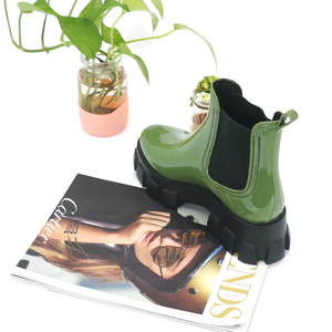 <span class=keywords><strong>Bottes</strong></span> <span class=keywords><strong>de</strong></span> <span class=keywords><strong>pluie</strong></span> à <span class=keywords><strong>semelle</strong></span> épaisse en PVC personnalisées à la cheville, <span class=keywords><strong>bottes</strong></span> <span class=keywords><strong>de</strong></span> <span class=keywords><strong>pluie</strong></span> recyclables à <span class=keywords><strong>semelle</strong></span> intérieure éclairée imperméable et antidérapante - Product Image 1