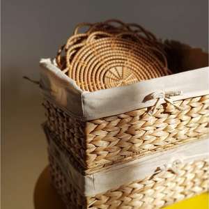 Cesto de Lavandería Hecho a Mano de Jacinto de Agua con Tapa, Juego de 3 Contenedores Rectangulares Tejidos con Forro para Organización del Hogar - Product Image 1