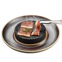 Pierre à steak en pierre de lave volcanique naturelle polie, design Art Déco, pour barbecue et service alimentaire en extérieur, sensation tactile authentique