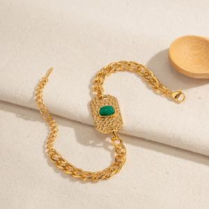 กำไลข้อมือแบรนด์ดังทรงสี่เหลี่ยมผิวสัมผัสพิเศษ ชุบทอง 18K บนสแตนเลสสตีล ไม่ลอก ไม่ซีดจาง สำหรับผู้หญิง จากผู้ผลิต - Product Image 2