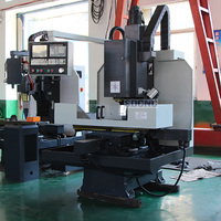 Fraiseuse verticale CNC à broche unique XH7126 BT40, 3 axes, type à lit, moyenne capacité, alimentation automatique, pour le traitement de pièces de moules métalliques