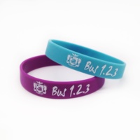 Individuelles Logo Silikon-Armband Geprägtes Gummi-Armband Werbegeschenk für Wohltätigkeitsveranstaltungen Schulklasse Souvenir Großhandel