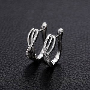 Orecchini a Cerchio Intrecciati Geometrici Minimalisti, Gioielli Eleganti e alla Moda per Donne, Uso Quotidiano, Stile Moderno - Product Image 6