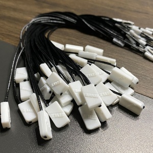 Cordon personnalisé économique pour étiquettes volantes, en polyester, pour étiquettes en tissu de luxe, avec logo en relief et scellé plastique - Product Image 4