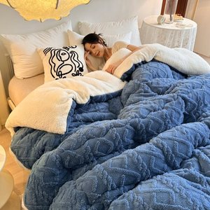 Double-Sided Thick Fleece Quilt Warm Winter and Spring-Autumn <strong>Comforter</strong> with Excellent Filling - Product Image 5