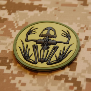 แผ่นปะติด PVC และซิลิโคนแบบนูน 3 มิติ รูปหัวใจและดอกไม้ สำหรับหมวก กระเป๋า และเครื่องแบบ - Product Image 1