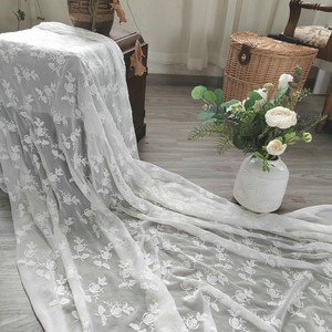 Tissu en crêpe de chiffon 75D brodé de fleurs de luxe, tissu en tulle polyester pour robe de mariée et <span class=keywords><strong>rideaux</strong></span> - Product Image 5