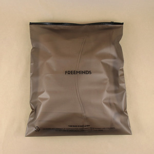 Hot Selling Eco friendly Transparent Zipper Resealable Clothes Packaging Frosted Plastic Ziplock Bag