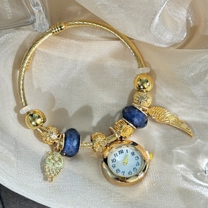 Montres à quartz pour <span class=keywords><strong>femmes</strong></span> avec bracelet ajustable orné de perles, de petites fleurs, de papillons et de cœurs - Product Image 2
