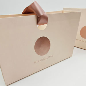Sacs en papier pour vêtements en carton recyclable avec logo personnalisé en gros, sacs cadeaux de luxe de grande et moyenne taille, blancs, impression sérigraphique - Product Image 5