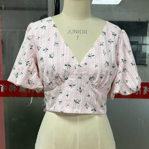 Top Corto Cruzado con Mangas Abullonadas y Estampado Floral Personalizado para Mujer, Blusa Corta para Damas - Product Image 4