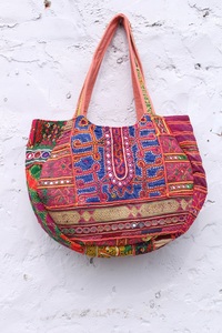 กระเป๋าคลัทช์สะพายไหล่สไตล์วินเทจคุณภาพสูง ลายปักดอกไม้แบบอินเดีย งานฝีมือชาวบันจารา  ขนาดใหญ่ ใส่ของได้เยอะ มีซิป - Product Image 3