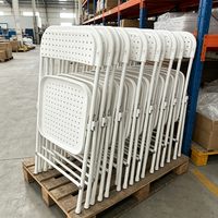 Chaise pliante blanche perforée en plastique pour hôtel, banquet, restaurant et événements en plein air