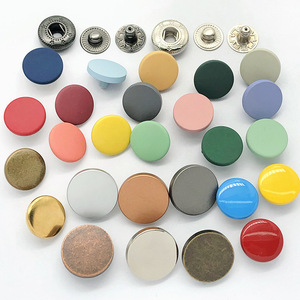 Bán buôn tùy chỉnh Emboss khắc logo kim loại hợp kim kẽm tròn vuông ánh sáng vàng treo nút chụp - Product Image 5