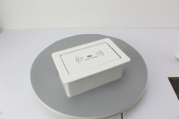 Prise de courant escamotable 2 prises EU standard, prises AC, ports USB type C, port de charge avec fonction de charge sans fil, couleur blanche