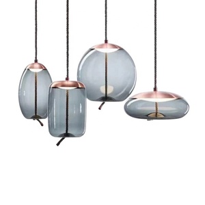 Lámpara de techo nórdica personalizada <span class=keywords><strong>para</strong></span> <span class=keywords><strong>escaleras</strong></span> de hotel, candelabros led de cristal de humo negro moderno de lujo <span class=keywords><strong>para</strong></span> dormitorio y cocina - Product Image 1