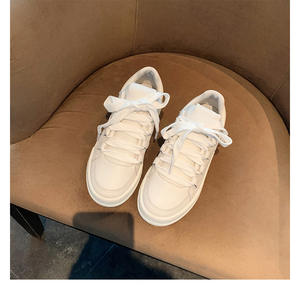 Baskets blanches pour femmes en cuir de vachette véritable, style Miu, à semelle épaisse, à lacets, rehaussantes, collection Printemps 2026, chaussures décontractées coréennes - Product Image 2