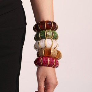 Bracelet HECATE Mili en acier inoxydable électroplaqué couleur bonbon, style luxe léger français, avec cordon élastique, idéal pour le bureau et la carrière, très tendance - Product Image 3