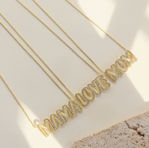 Collana con Ciondolo LOVE/MAMA/MOM in Zirconi Placcati Oro 18k, Gioiello di Lusso per la Festa della Mamma - Product Image 3