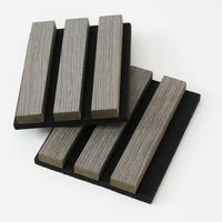 Panneau acoustique en lattes de bois pour mur, grille de lattes insonorisante avec feutre noir pour le contrôle du bruit ambiant et la décoration