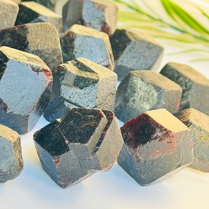 Piedra de Cuarzo Cristalino Natural de Alta Calidad, Piedra Curativa de <span class=keywords><strong>Granate</strong></span> Pulida para Decoración del Hogar, Escultura con Tema de Amor para Regalo - Product Image 6