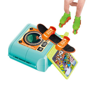 Mini <span class=keywords><strong>Skateboard</strong></span> de Poche Populaire avec Plateau en Plastique et Jeu de <span class=keywords><strong>Skatepark</strong></span>, Cadeau Idéal pour Enfants de 5 Ans et Plus, Unisexe - Product Image 1