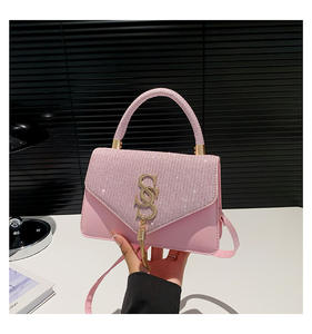 Sac bandoulière femme tendance urbaine été 2024 en PU durable motif alligator, petite taille, avec chaîne et fermeture éclair, capacité 3L+ - Product Image 2