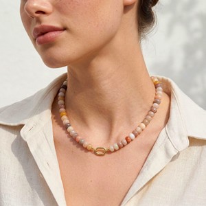 Collar Bohemio de Piedras Naturales Coloridas, Gargantilla de Gemas en Tonos Pastel con Cierre de Mosquetón Ovalado en Oro de 18k - Product Image 3