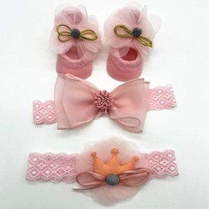 Vente en gros <span class=keywords><strong>d</strong></span>'usine <span class=keywords><strong>d</strong></span>'accessoires de cheveux vérifiés Bandeau pour filles mignonnes Bandeau et chaussettes pour bébé Ensemble de chaussures pour nouveau-né Coffret cadeau - Product Image 3