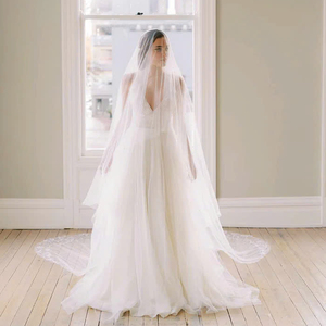 Un impresionante velo de longitud Catedral hecho de tul suave, adornado con intrincados adornos de encaje y diseñado con un cómodo peine. - Product Image 2