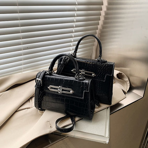 Elegante Borsa Tote da Donna in Vera Pelle Lucida di Lusso con Chiusura a Cerniera, Stile Classico, Grande Capacità - Product Image 2