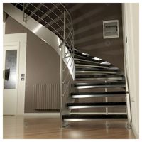 Escalier intérieur incurvé de luxe Prima, en bois poli sur mesure, pour grand hall d'entrée