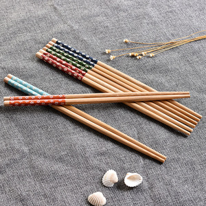 ตะเกียบไม้สไตล์ญี่ปุ่นลายดอกไม้ 3 คู่สำหรับใช้ในครัวบ้าน - Product Image 4
