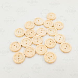 50 Bottoni <span class=keywords><strong>in</strong></span> <span class=keywords><strong>Legno</strong></span> Lucidato Durevoli con <span class=keywords><strong>Scritta</strong></span> 'Fatto a Mano' per Cucito, Uncinetto, Lavoro a Maglia, Scrapbooking, Progetti Artigianali da 20mm - Product Image 6