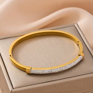 Venta al por mayor de fábrica, transfronteriza, pulsera de lujo para mujer, de acero inoxidable, impermeable, que no se decolora, con diamantes brillantes, chapada en oro de 18K - Product Image 2