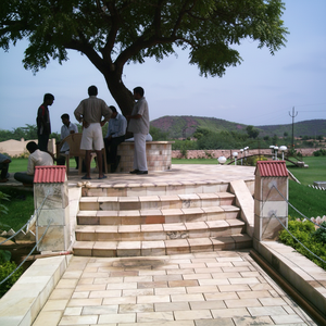 Nouvelle Arrivée : Marches en Grès de Qualité Supérieure, Surface Naturelle Polie, Fabriquées en Inde, Service Après-Vente pour l'Extérieur, Vente en Gros - Product Image 1