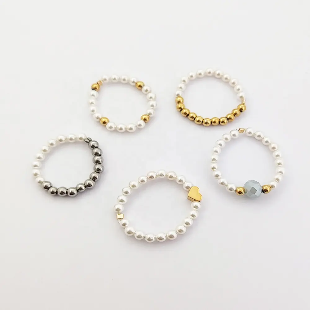 Vendita calda moda coreana nuovo arrivo gioielli da dito fatti a mano perla d'acqua dolce con anelli elastici con perline in lega per anello da donna