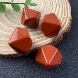 Hermoso juego de jaspe rojo HZ | Juego de dados de 5 piezas de piedras preciosas naturales al por mayor | Compra en línea de Amayra Crystals Exports India - Product Image 1