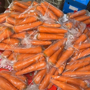 Carottes Biologiques Fraîches, <span class=keywords><strong>Légumes</strong></span> Racines, Saveur Sucrée <span class=keywords><strong>et</strong></span> Couleur Orange Vibrante à Prix Abordables avec Livraison Rapide - Product Image 5