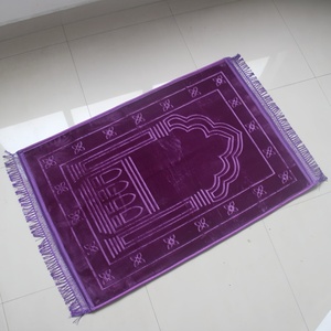 Alfombra de franela suave con estampado floral, lavable con reverso antideslizante, tapete Janamaz, tapete de oración musulmán portátil adecuado para el hogar y - Product Image 2