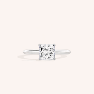 Anillo solitario minimalista con diamante de corte princesa cultivado en laboratorio en oro blanco/amarillo y rosa de 18 quilates - Product Image 1